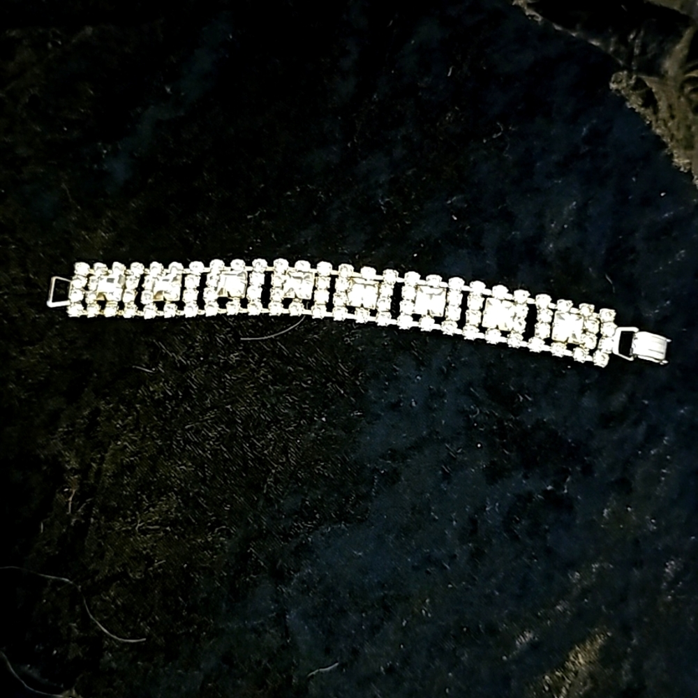 Beautiful Silver and Rinestones Bracelet..7 1/2 length